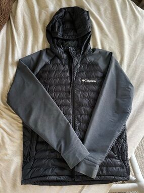 Columbia Men’s Black/Dark Gray Hooded Insulated Jacket